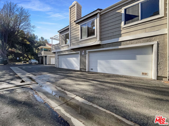 28160 Sloan Canyon Road, Castaic CA: https://media.crmls.org/mediaz/3351e9b4-f741-4def-9601-311447b28d56.jpg