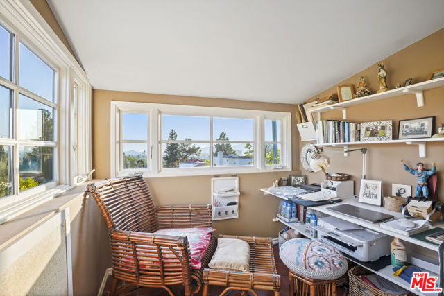 1326 Cordova Avenue, Glendale CA: https://media.crmls.org/mediaz/33528fb0-6431-4353-9220-3d0e935d1f16.jpg