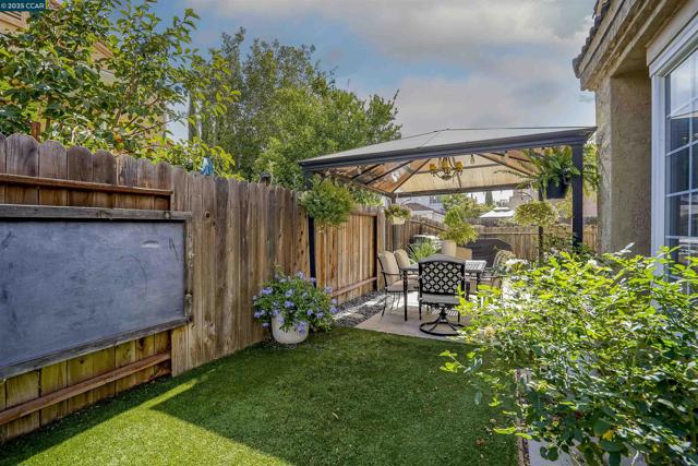 1031 Burnham, Pittsburg CA: https://media.crmls.org/mediaz/3352a767-9097-4bc9-9fb8-71cbef1f8511.jpg