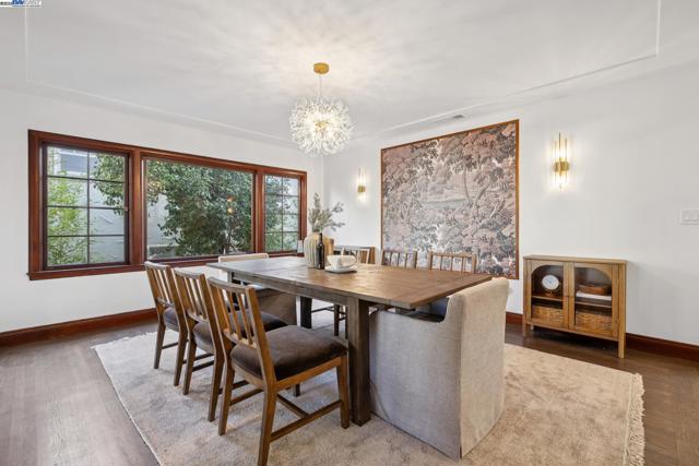 1728 Cambridge Dr, Alameda CA: https://media.crmls.org/mediaz/3352b4ec-3254-43a7-b6fc-b6a176536ee5.jpg