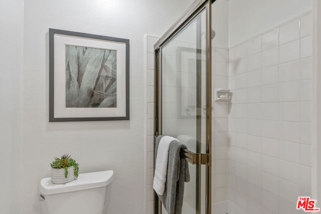 4350 Via Dolce, Marina del Rey CA: https://media.crmls.org/mediaz/335324a3-e265-4d17-a116-9d84637780d1.jpg