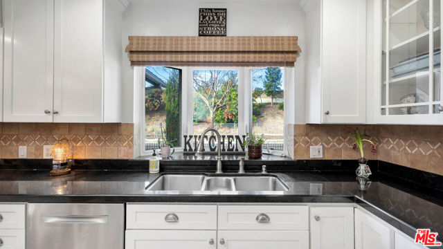 4559 Morella Avenue, Valley Village CA: https://media.crmls.org/mediaz/33535a54-361b-4b9e-8859-1a31d038ec8d.jpg