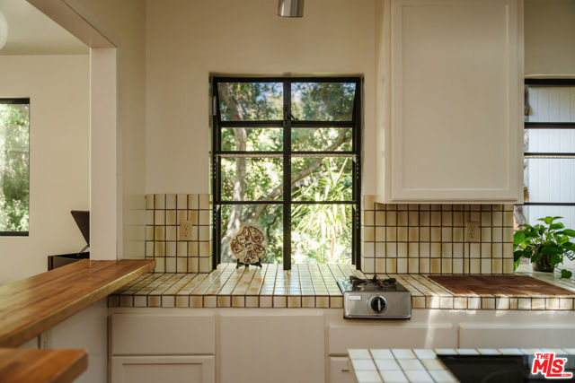 1289 Old Topanga Canyon Road, Topanga CA: https://media.crmls.org/mediaz/33536bb3-e098-4ddf-9abe-c62aff66bc86.jpg