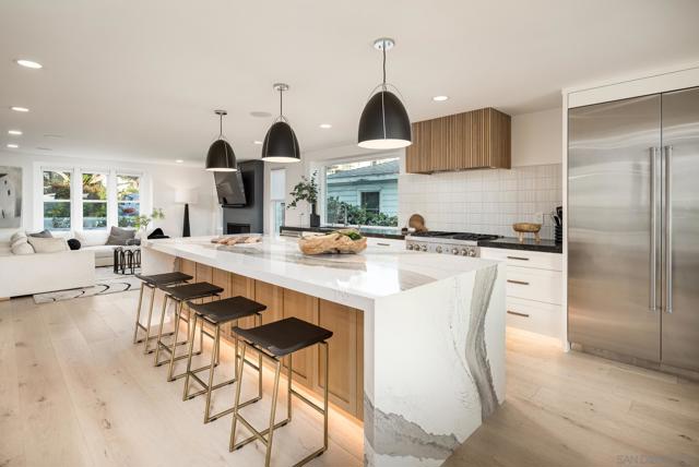 7570 Cabrillo Ave, La Jolla CA: https://media.crmls.org/mediaz/3353f944-3cae-4ee4-896b-7c71e0ca5dd5.jpg