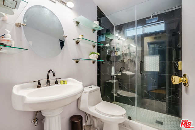 1165 Cherokee, Topanga CA: https://media.crmls.org/mediaz/33542c70-8274-4115-a15c-945880d0ad54.jpg