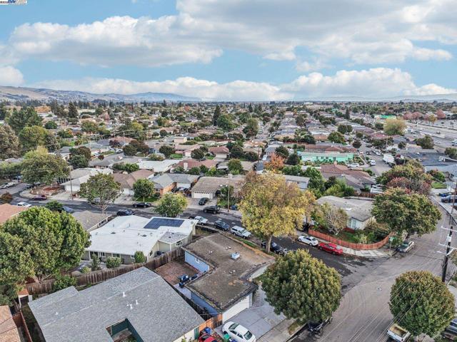 24282 Willimet Way, Hayward CA: https://media.crmls.org/mediaz/33543a47-9491-4e97-981b-58efe887fffa.jpg