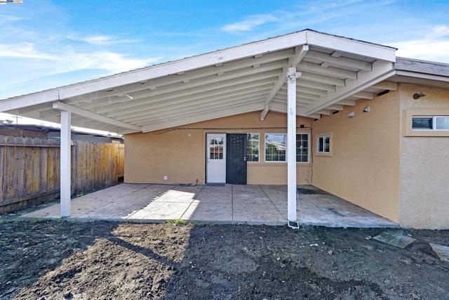 27946 Pompano Ave, Hayward CA: https://media.crmls.org/mediaz/3354cb1e-7ab6-429a-905d-145b5140dd78.jpg