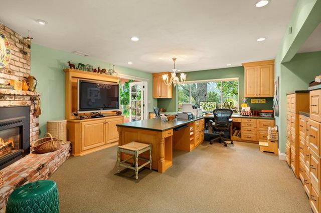 1175 Westridge Drive, Portola Valley CA: https://media.crmls.org/mediaz/3354df40-03da-41cf-8ede-140edb45a42c.jpg