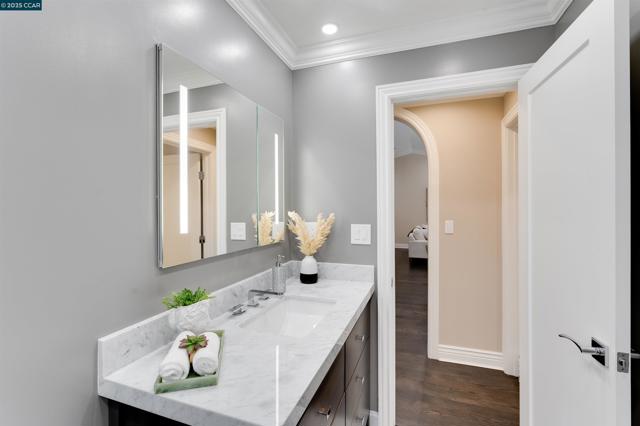 5588 Gonzalez Ct, Concord CA: https://media.crmls.org/mediaz/33550167-f2f6-4a6f-85cd-d7b356863982.jpg