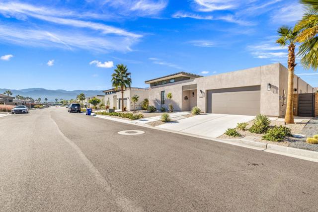 57601 Santo Thomas, La Quinta CA: https://media.crmls.org/mediaz/33553ab8-db0a-4da8-a756-0d31ea77d657.jpg