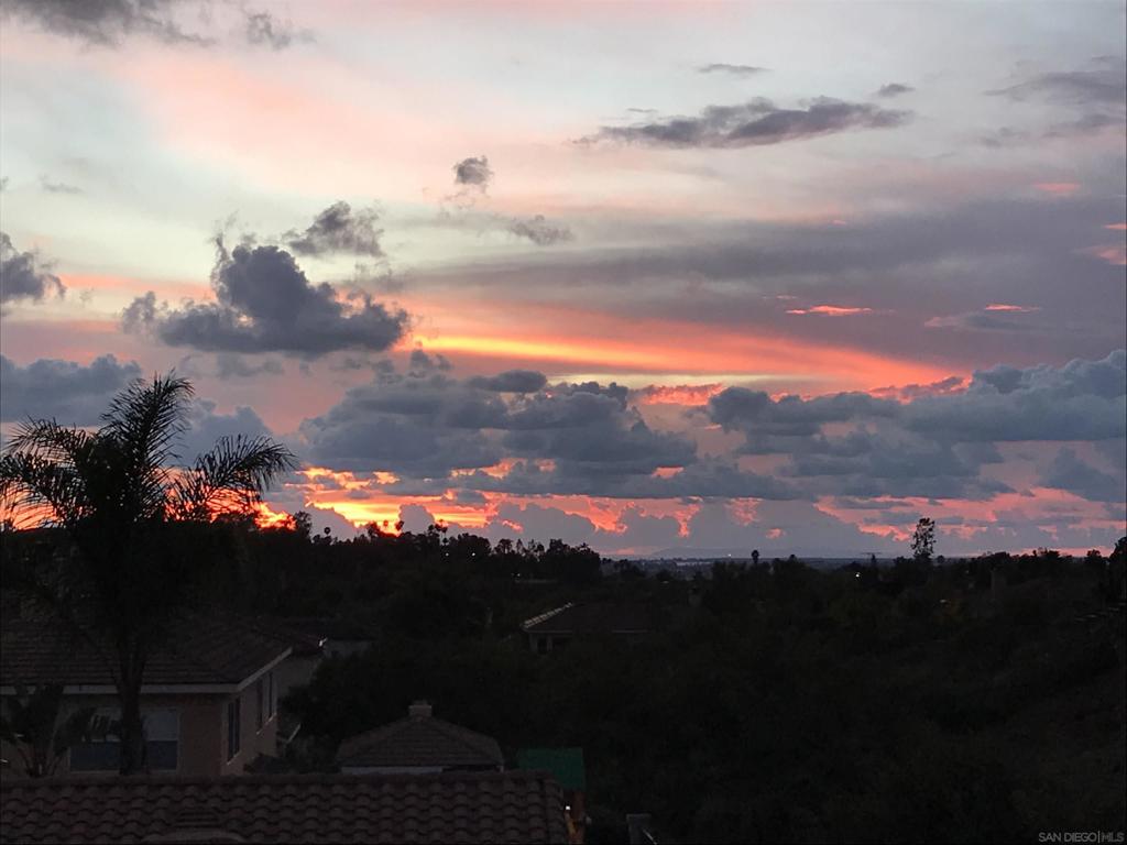 https://media.crmls.org/mediaz/33554527-e68d-49b1-85d4-74f4c2bc79e3.jpg?preset=X-Large