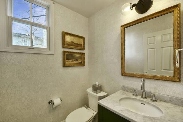 580 Laurel Street, Menlo Park CA: https://media.crmls.org/mediaz/33557f25-7150-4db6-824b-0cd775cdae24.jpg