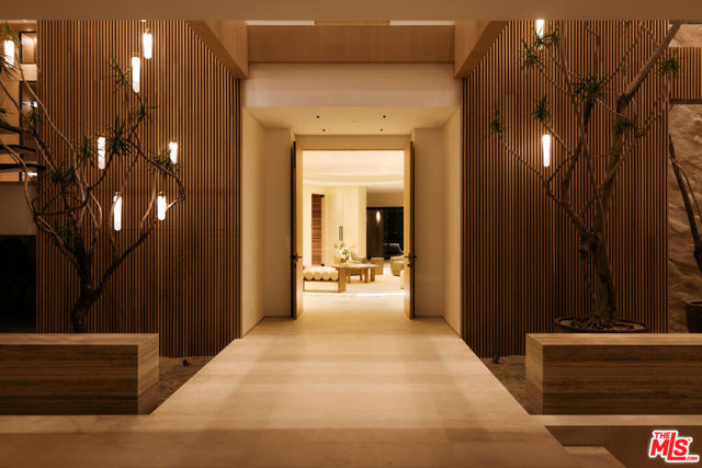 16187 Royal Oak Road, Encino CA: https://media.crmls.org/mediaz/3355988e-f3b5-4396-b06f-b7e2c20d7667.jpg