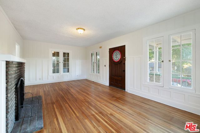 10606 Commerce Avenue photo 3