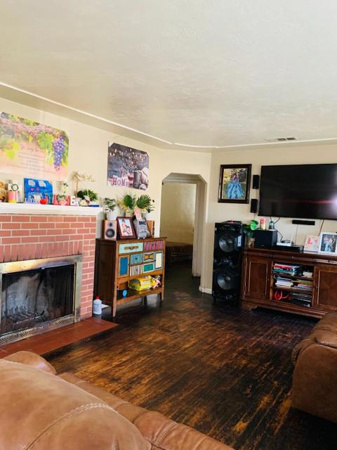1830 De Ovan Avenue, Stockton CA: https://media.crmls.org/mediaz/3355fb0d-cebd-419c-ab05-95e0ce3fdbee.jpg