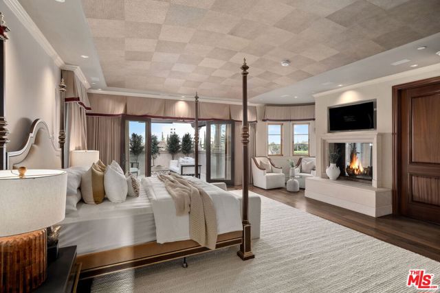 6882 Arizona Avenue, Los Angeles CA: https://media.crmls.org/mediaz/3356397d-619a-4bf9-8574-bd7dbe3645aa.jpg