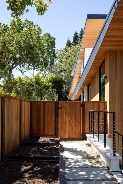 596 Franklin Street, Mountain View CA: https://media.crmls.org/mediaz/3356c8d8-81a4-4caa-a08e-dc659a8b2c2b.jpg
