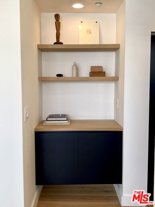 2237 S Bentley Avenue, Los Angeles CA: https://media.crmls.org/mediaz/335715cc-c395-4bdf-97f7-0dd34e414d8f.jpg