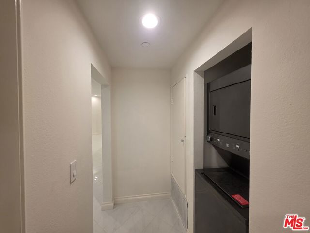 12000 Goshen Avenue, Los Angeles CA: https://media.crmls.org/mediaz/33571652-dfd2-408c-a605-befff54a4ad4.jpg
