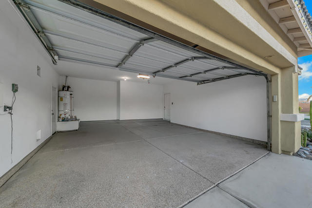 43820 Cape Cod Court, Indio CA: https://media.crmls.org/mediaz/335727e4-6e4f-455c-b44c-7fe6183b8431.jpg