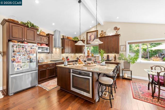 3121 Del Oceano Dr, Lafayette CA: https://media.crmls.org/mediaz/3357a645-999d-4f11-a1e9-58508631f720.jpg