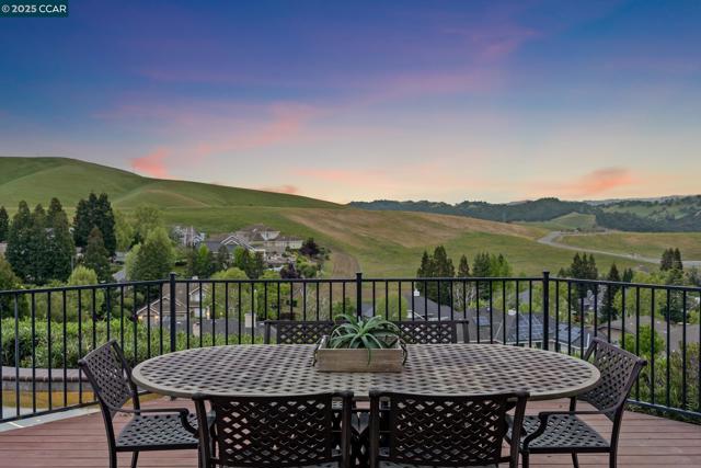 460 Silver Hollow Drive, Walnut Creek CA: https://media.crmls.org/mediaz/3357c336-3a01-4e94-b541-961e7e5e9b4b.jpg