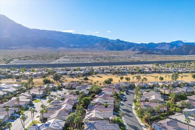 81485 Golden Poppy Way, La Quinta CA: https://media.crmls.org/mediaz/33581812-2aba-435a-99d7-75b7277d1cbd.jpg