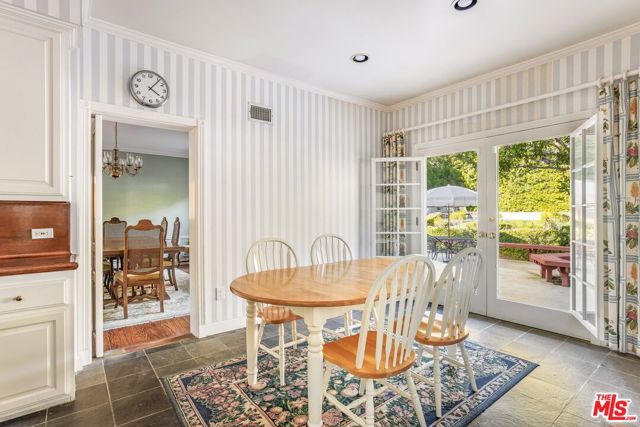 3734 Longridge Avenue, Sherman Oaks CA: https://media.crmls.org/mediaz/33582f42-a533-41d9-97d3-d62fcf3fe7ec.jpg