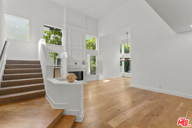 4370 Park Monte Nord, Calabasas CA: https://media.crmls.org/mediaz/3358e7ea-f10a-4cf3-bbc1-3c0e5e47310c.jpg