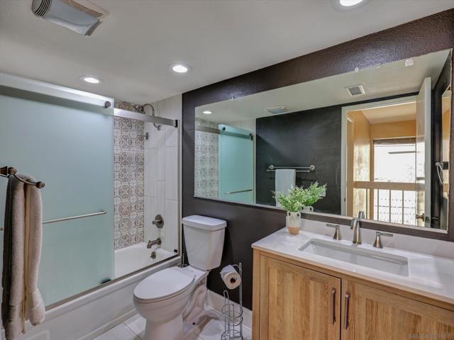 8995 Via Andar, San Diego CA: https://media.crmls.org/mediaz/3359ccd4-b167-4e1b-81b3-95d6fffaab27.jpg