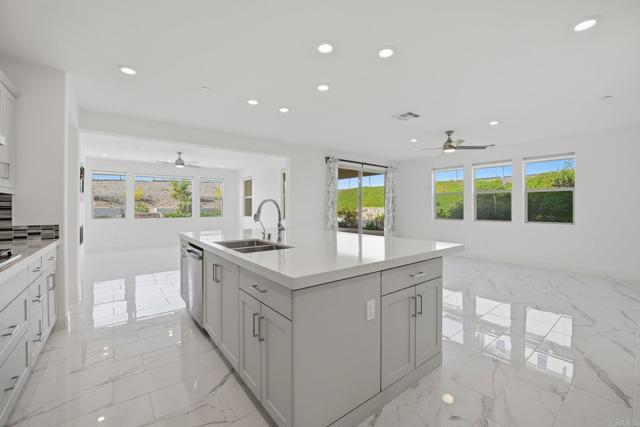 Detail Gallery Image 4 of 51 For 911 Lindbergh, San Marcos,  CA 92069 - 4 Beds | 4/1 Baths