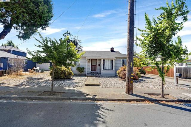 2350 W Avenue 135Th, San Leandro CA: https://media.crmls.org/mediaz/335a50ae-5ea0-4c3b-a87c-232446cf8778.jpg