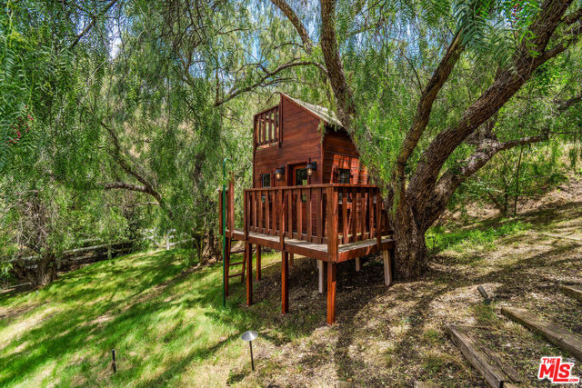204 Bell Canyon Road, Bell Canyon CA: https://media.crmls.org/mediaz/335a7adb-903b-4bc6-81b5-9a9e81ed3096.jpg
