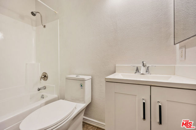 23061 Via San Gabriel, Mission Viejo CA: https://media.crmls.org/mediaz/335bbe13-7f75-4af6-8414-9f31c28d5854.jpg