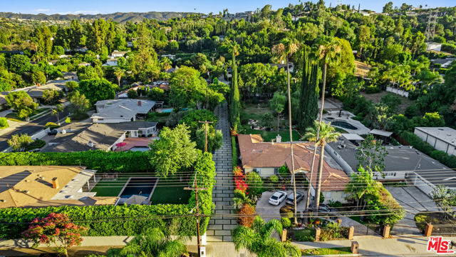 18762 Wells Drive, Tarzana CA: https://media.crmls.org/mediaz/335bc733-f8b2-4534-90da-eb4f15c6c3dc.jpg