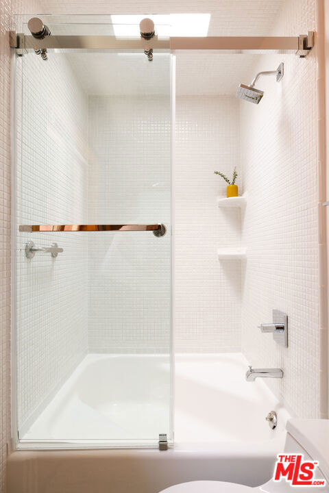 7349 Pacific View Drive, Los Angeles CA: https://media.crmls.org/mediaz/335c0c4e-3d00-40d3-906a-203013707c7b.jpg