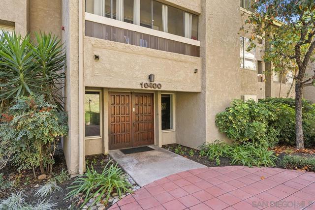 10400 caminito Cuervo, San Diego CA: https://media.crmls.org/mediaz/335c4788-8421-4d8b-a6eb-d07a94f5c78a.jpg