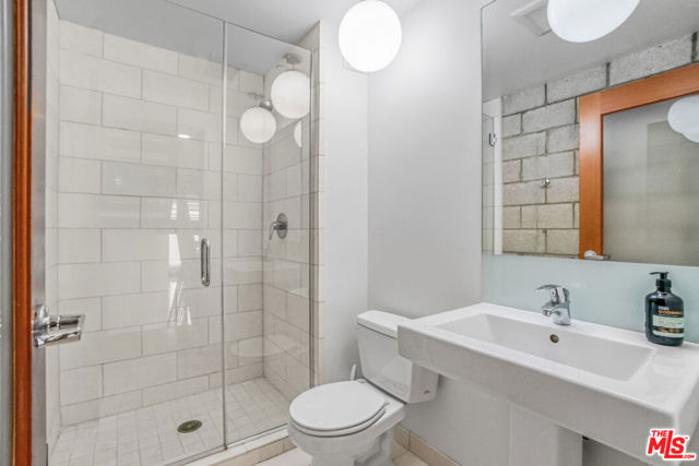 3450 Cahuenga Boulevard, Los Angeles CA: https://media.crmls.org/mediaz/335c95d2-4dea-438d-ba77-ef014417fbea.jpg
