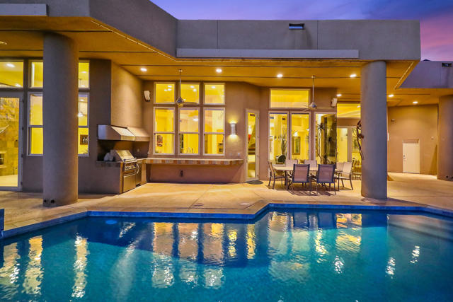 36 Merill Drive, Palm Desert CA: https://media.crmls.org/mediaz/335d0a5a-83e2-4f60-9808-a25effb17beb.jpg
