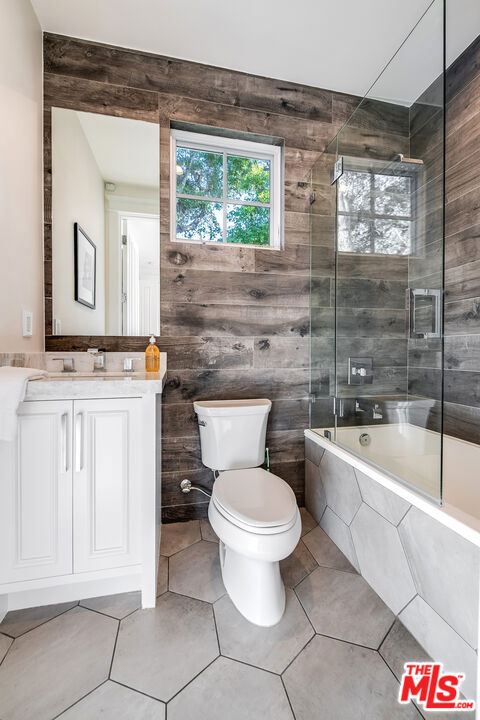 4402 Ledge Avenue, Toluca Lake CA: https://media.crmls.org/mediaz/335d0f86-c446-46ee-b640-ecb52e83e0c5.jpg
