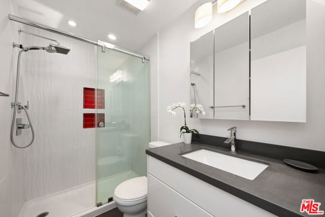 306 Bora Bora Way, Marina del Rey CA: https://media.crmls.org/mediaz/335d35d0-eeb8-4607-a9cc-e7f9afb77b28.jpg