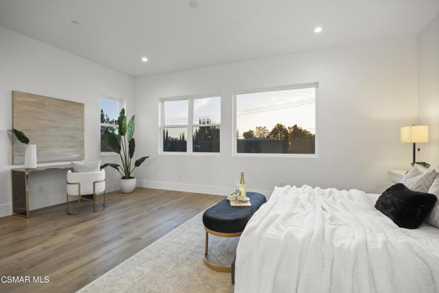 339 Toyon Court, Thousand Oaks CA: https://media.crmls.org/mediaz/335d3a0d-6b6f-44a2-b38a-4f05d801956c.jpg