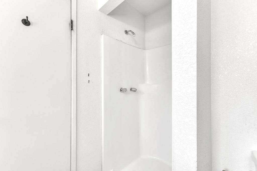 https://media.crmls.org/mediaz/335d5a95-f980-4792-b998-f36fdf7c1451.jpg?preset=X-Large