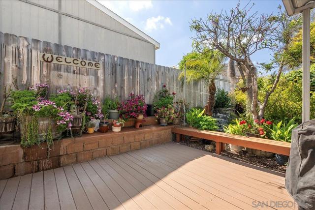 13327 Casa Vista St, Poway CA: https://media.crmls.org/mediaz/335de402-8c2c-4cbd-91d2-4f8606589402.jpg