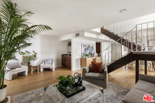 1916 Overland Avenue, Los Angeles CA: https://media.crmls.org/mediaz/335decf5-4259-4b1b-93b5-ace6dfbfaf65.jpg