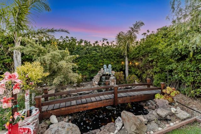 11550 Skyline Boulevard, Oakland CA: https://media.crmls.org/mediaz/335dede2-9fd0-4e52-8df7-3ff16e2b0ef4.jpg