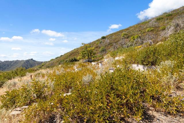 35005 Loma Chiquita Road, Los Gatos CA: https://media.crmls.org/mediaz/335e1ac6-ae4d-40a3-8bb0-bae5cabe9d24.jpg