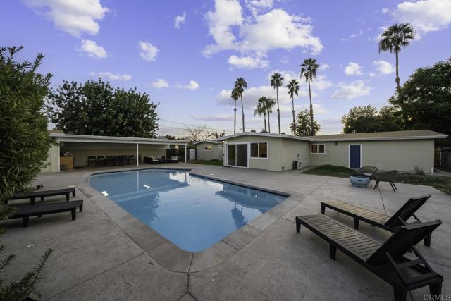 9903 Lindo Lake Place, Lakeside CA: https://media.crmls.org/mediaz/335e2c3c-24d9-4418-8674-0080b333b1ea.jpg