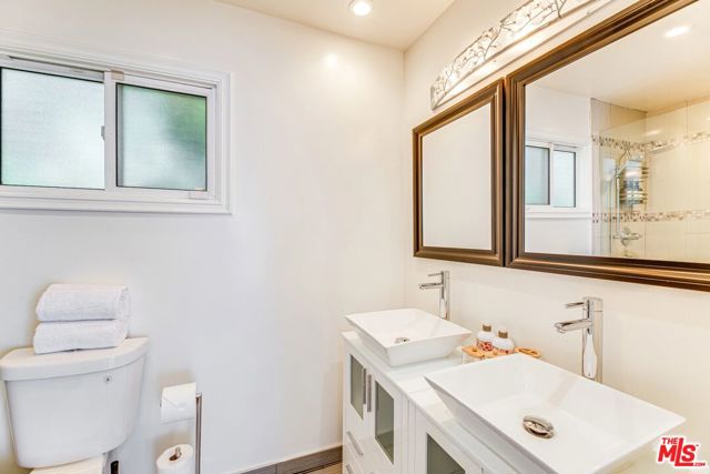 1410 Stradella Road, Los Angeles CA: https://media.crmls.org/mediaz/335ea140-41ac-4138-93a6-1fbeafd3c77b.jpg