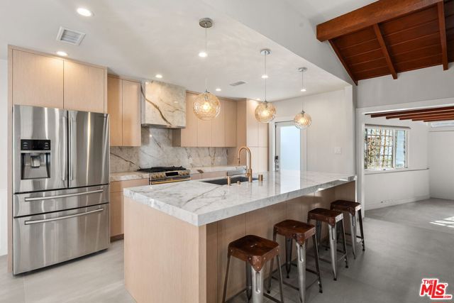 5013 Auckland Avenue, Toluca Lake CA: https://media.crmls.org/mediaz/335ecc7e-6a36-4621-9a91-d186af72f0ff.jpg